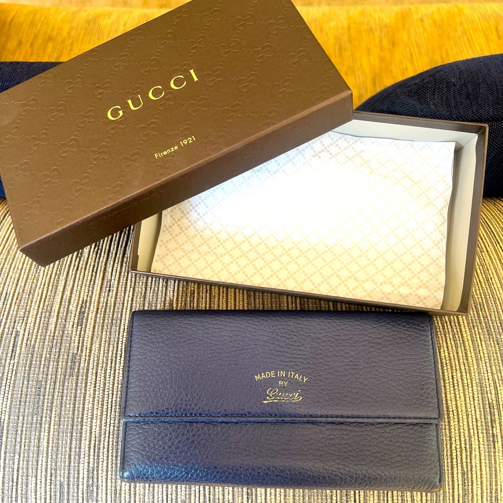 💜 SOLD 💜 Gucci leather wallet with box